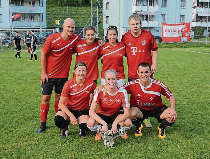 Lesbensex nach dem Trianing der Damen-Fußballmannschaft Lesbensex nach dem Trianing der Damen-Fußballmannschaft